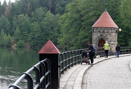 Opravu potebuje pedevím koruna pehradní hráze, do které u zatéká.