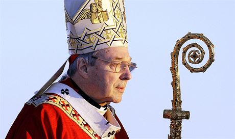 Australskému kardinálu Georgi Pellovi soudy uloili za zneuívání est let...