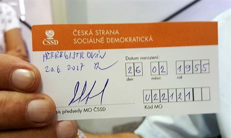 Potvrzení o peregistraci dostalo podle informací MF Dnes pes 650 ze zhruba...