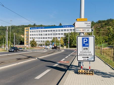 Praská zoologická zahrada má nové parkovit u Trojského mostu (22.6.2017).