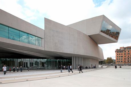 MAXXI, m (2010). Italsk nrodn muzeum navrhla Zaha Hadid. Je...