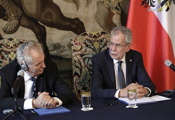 Prezident Milo Zeman a jeho rakouský protjek Alexander Van der Bellen...