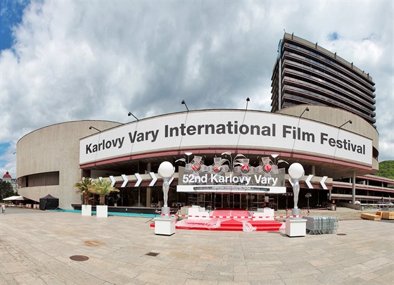 Pípravy na 52. roník Mezinárodního filmového festivalu Karlovy Vary v hotelu Thermal.
