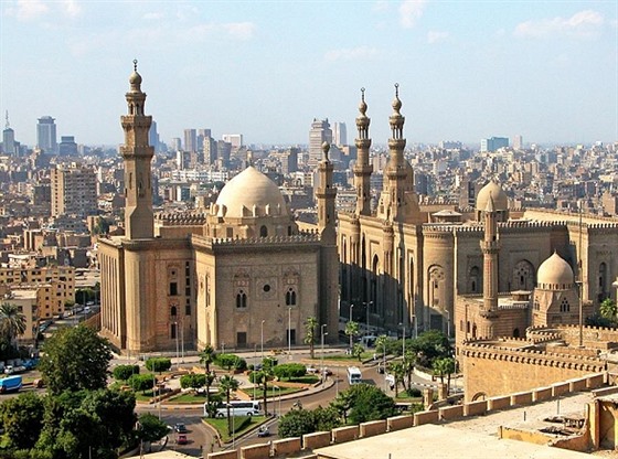V metropolitní oblasti Káhiry žije 27,5 milionu lidí a v celém Egyptě přibývá cca milion lidí ročně.