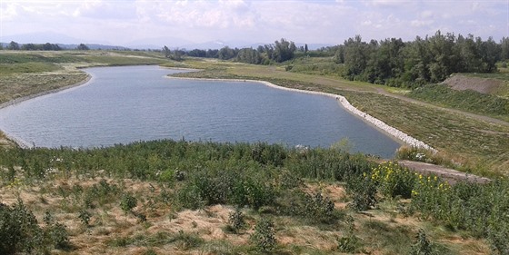 Jezero na haldě v ostravské části Hrabůvka láká ke koupání. Je však velmi...