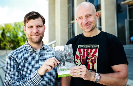 Michal Konečný (vlevo) a Alexandr Brummer napsali průvodce Brno nacistické,...