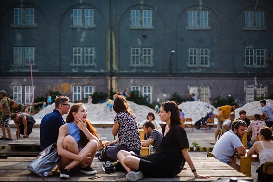 Otevení Kasárna Karlín, kde vzniklo voln pístupné letní kino, kulturní...