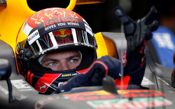 Max Verstappen z Red Bullu pi tréninku na Velkou cenu Ázerbájdánu formule 1.