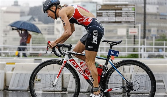 Vendula Frintová na trati závodu mistrovství svta v japonské Jokoham.