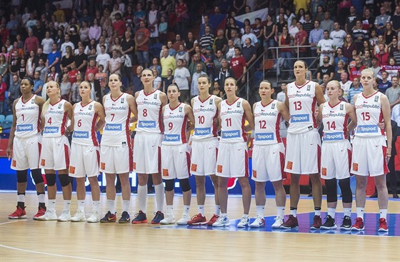 eské basketbalistky ped zápasem ME v Hradci Králové.