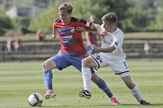 Plzeský záloník Jan Kopic (vlevo) v pátelském utkání proti Ústí nad Labem.