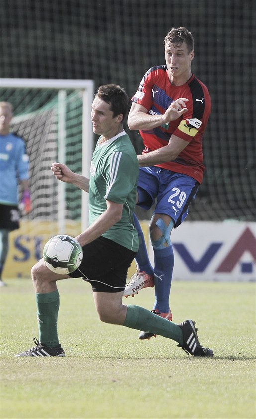 V akci plze�ský Diego �ivuli� (vpravo).