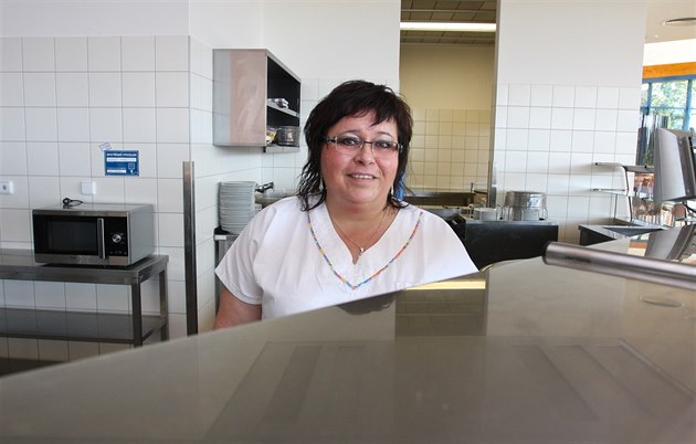 Daniela Machalová, vedoucí jídelny v Olomouci-Hejín, je denn vaí pro koly...