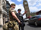 Britská vláda po teroristickém útoku v Manchesteru vyslal do ulic stovky voják...