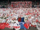 Pietní místo na stadionu v Liverpoolu za obti tragédie na Hillsborough...
