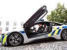 Policie R zskala nov hybridn vz BMW i8 msto toho, kter na konci kvtna...