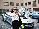 Policie R zskala nov hybridn vz BMW i8 msto toho, kter na konci kvtna...