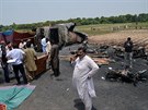 V Pákistánu se po nehod vznítila cisterna peváející palivo (25. ervna 2017)
