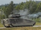 Obrnnec CV90 bhem armádních test na Libavé