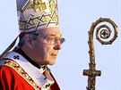 Australskému kardinálu Georgi Pellovi soudy uloili za zneuívání est let...