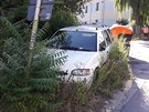 Automobil parkující v branické ulici Ve Studeném. Snímek byl pořízen 26. června...