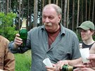 Reisér Vladimír Drha bhem natáení filmu Anglické jahody