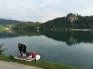 Snídan s drzými vrabci ped cestou dom (Bled)