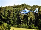 V tko prostupných lesích na hranici policie nasadila i vrtulník s termovizí.