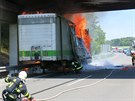 Na dálnici D46 začal u Prostějova kvůli závadě za jízdy hořet návěs kamionu....