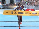 Nejlepí ena olomouckého plmaratonu 2017 Etiopanka Worknesh Degefaová, která...