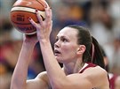 Lotyská basketbalistka Anete teinbergaová stílí trestný hod.