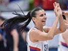 Srbská basketbalistka Ana Daboviová se zdraví se spoluhrákami.