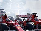 Kimi Räikkönen (vlevo) a Sebastian Vettel z Ferrari bhem Velké ceny...