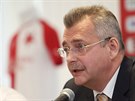 Jaroslav Tvrdík na tiskové konferenci fotbalové Slavie k píchodu nových hrá