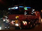 Na konci kvtna hasii zasahovali u dopravní nehody policejního BMW v...