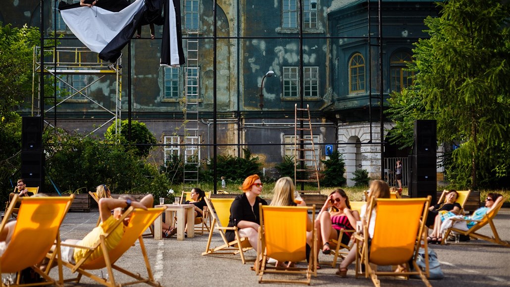 Otev�ení Kasárna Karlín, kde vzniklo voln� p�ístupné letní kino, kulturní...