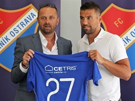 Pestup je zpeetn, Milan Baro (vpravo) s majitelem ostravskho klubu...