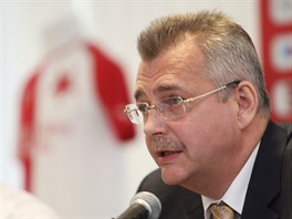 Jaroslav Tvrdk na tiskov konferenci fotbalov Slavie k pchodu novch hr