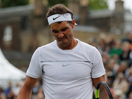 Rafael Nadal, nespokojen v exhibici s Tomem Berdychem