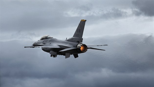 Sthac letoun F-16 Fighting Falcon. Ilustran foto