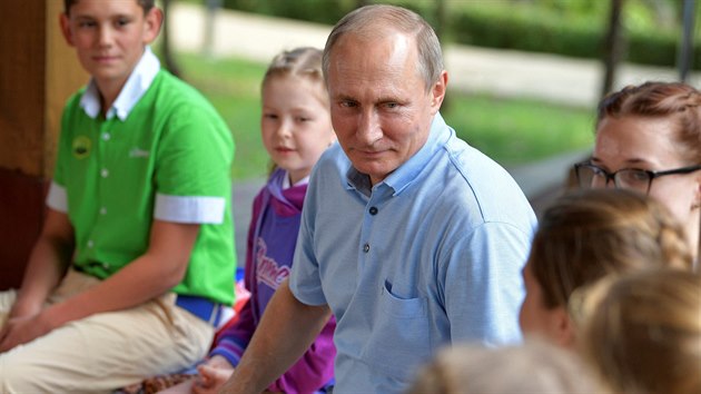 Rusk prezident Vladimir Putin na nvtv dtskho tbora Artk na Krymu (24. ervna 2017)