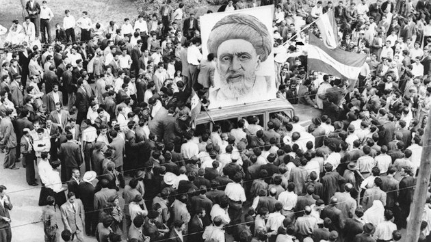 Pznivci ajatollha Kanho demonstruj v Tehernu (13. prosince 1951)