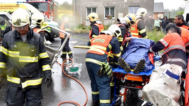 V Podles na Karlovarsku se srazila dodvka s nkladnm vozem.