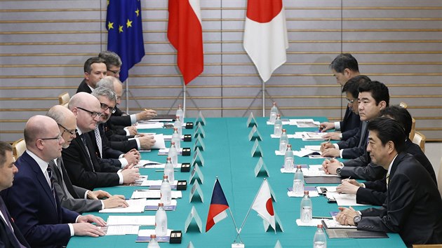 Premir Bohuslav Sobotka picestoval do Japonska na tydenn nvtvu (27. ervna 2017).
