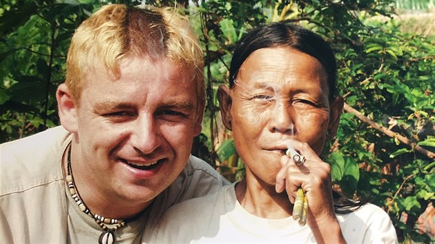 V Barmě. Vidět místní kouřit drogy není nic neobvyklého.