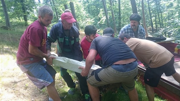 Jednotliv� zastaven� muselo p�em�stit hned n�kolik mu��.