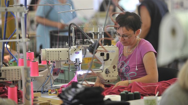 Jihlavská společnost Modeta Style vyrábí plavky i sportovní oblečení v továrně u lesoparku Heulos. Má sto zaměstnanců.