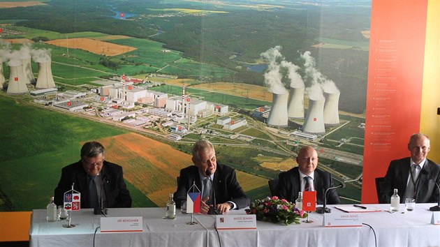 Prezident Miloš Zeman na návštěvě v Jaderné elektrárně Dukovany. Ve funkci prezidenta se v ní objevil vůbec poprvé.