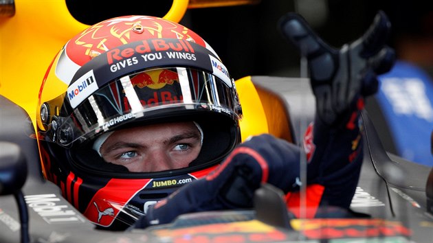 Max Verstappen z Red Bullu pi trninku na Velkou cenu zerbjdnu formule 1.