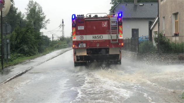 Zaplavená silnice v Dobřichovicích (29.6.2017)